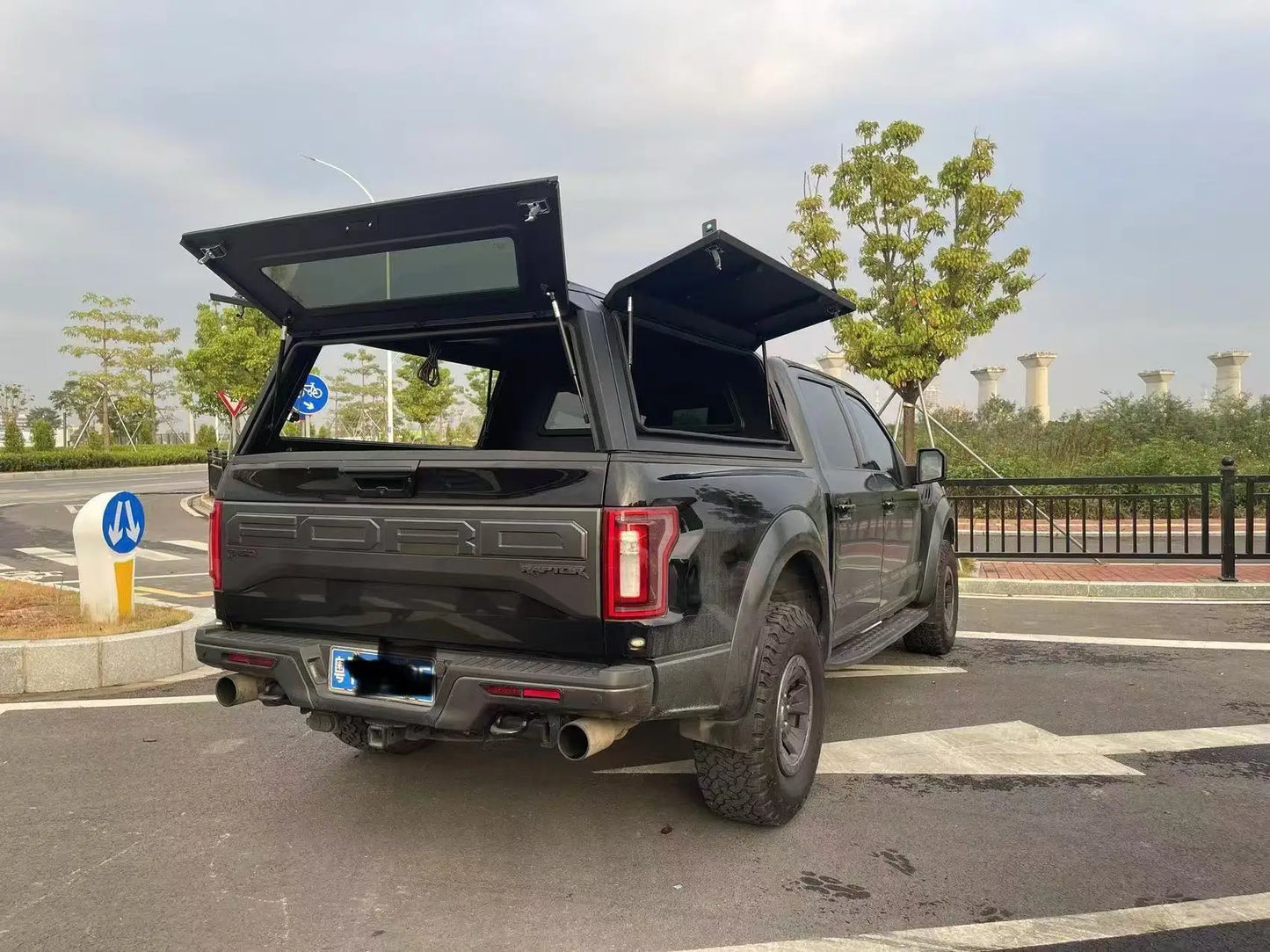 Factory 500kg Bearing Load 6FT Roll-up Waterproof Aluminum Alloy Canopy Topper for Pickup BYD Shark