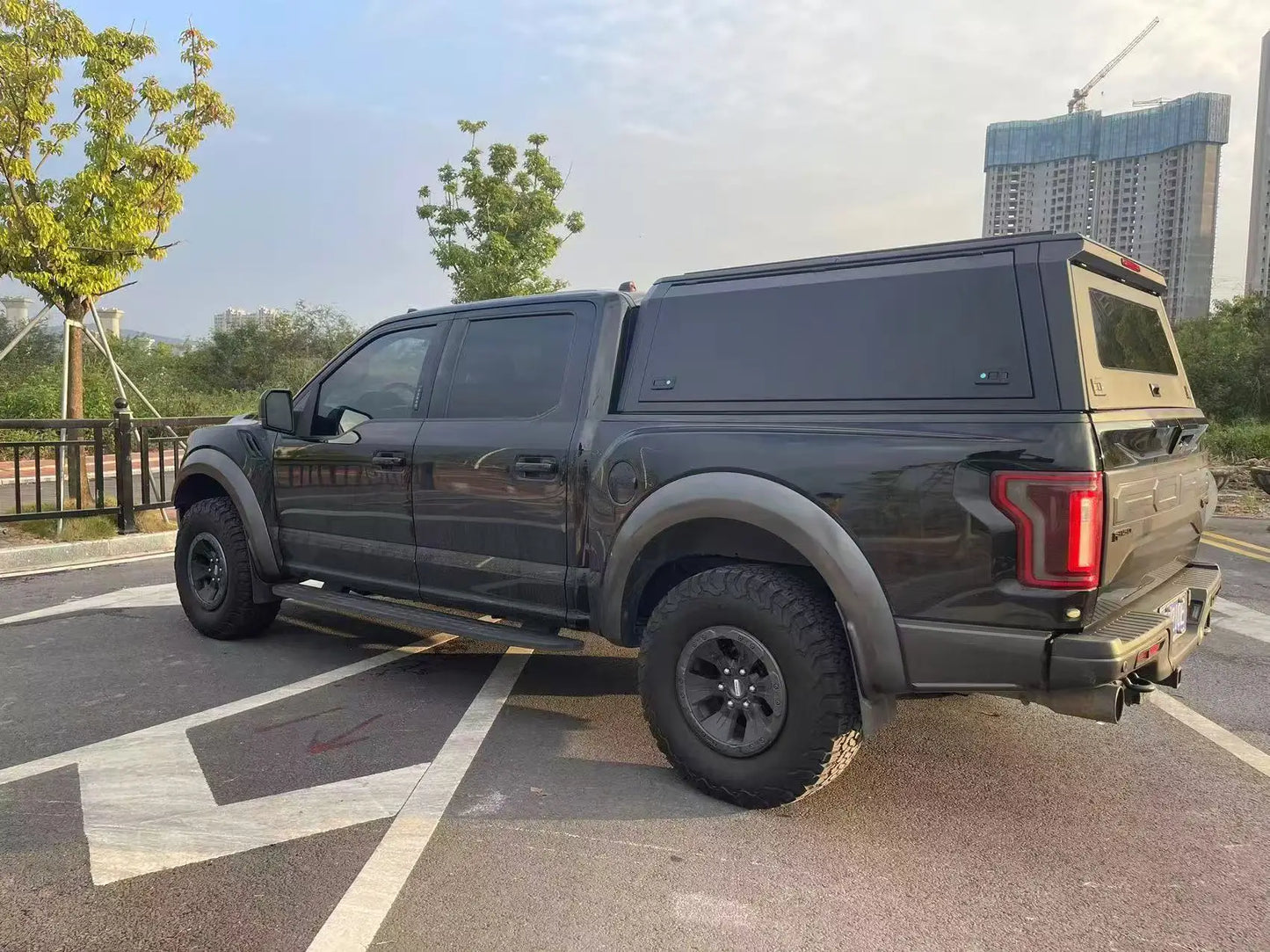 Factory 500kg Bearing Load 6FT Roll-up Waterproof Aluminum Alloy Canopy Topper for Pickup BYD Shark
